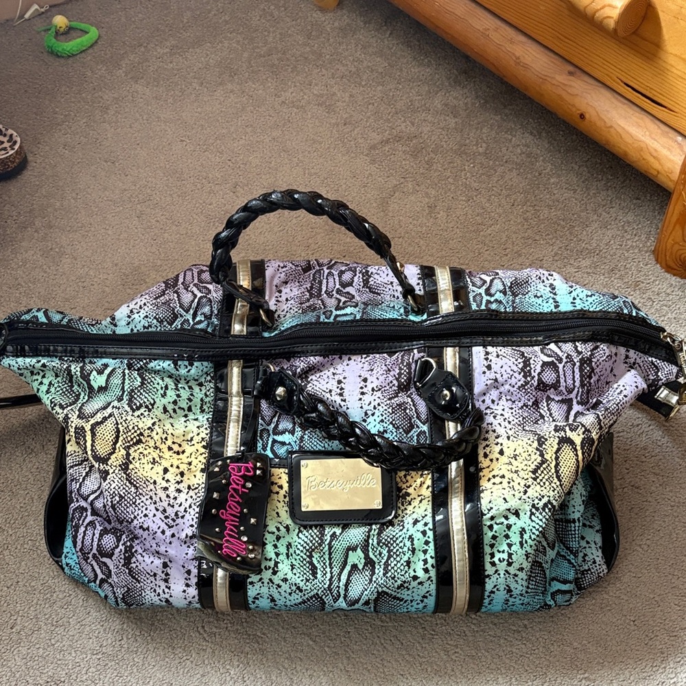 Betsey Johnson Vibrant Snake Print Travel Bag - Picture 2 of 7
